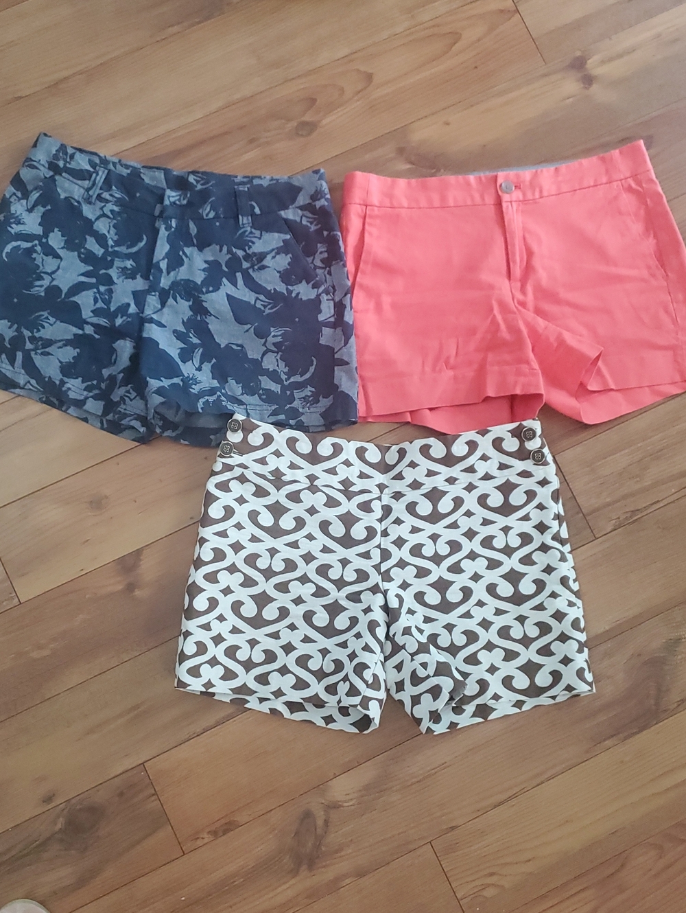 Bundle 3 LOFT,BANANA REPUBLIC,BCG. Shorts Size 2